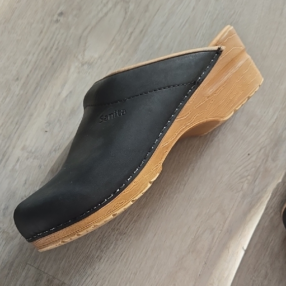 Sanita Women's Black and Tan Mules - Picture 11 of 15